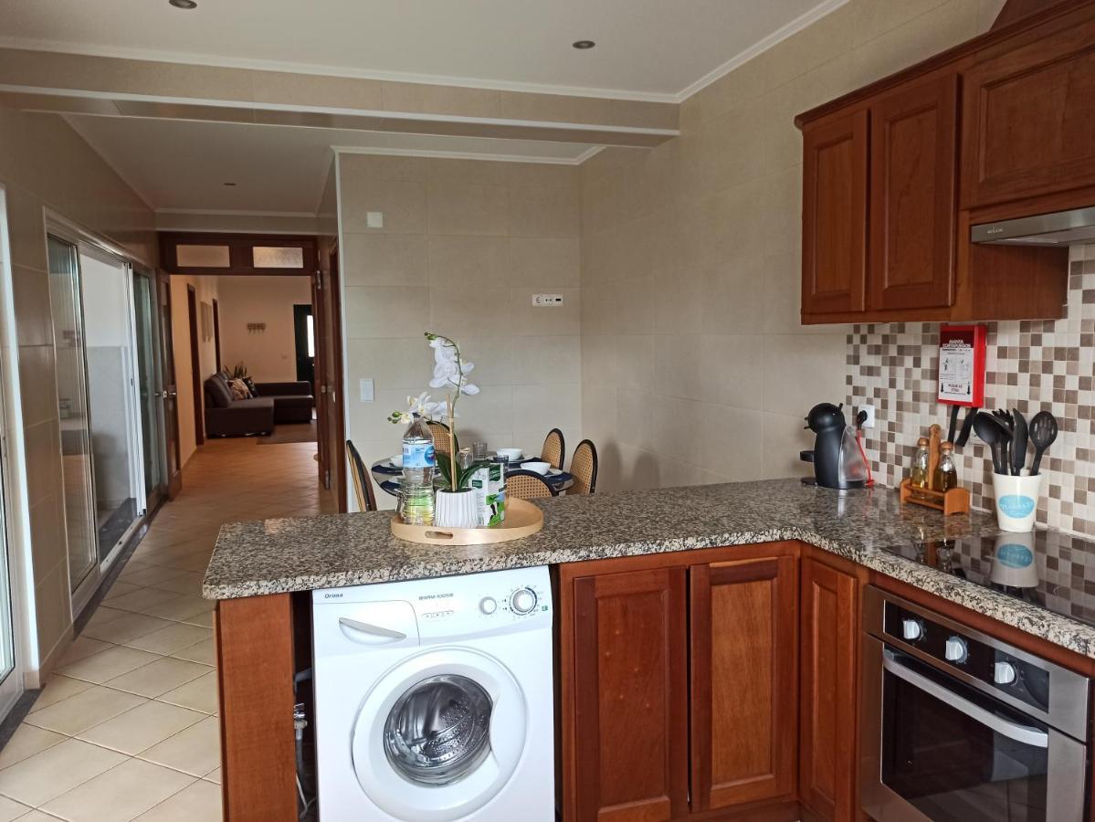 House Fifteen Horta  Luaran gambar