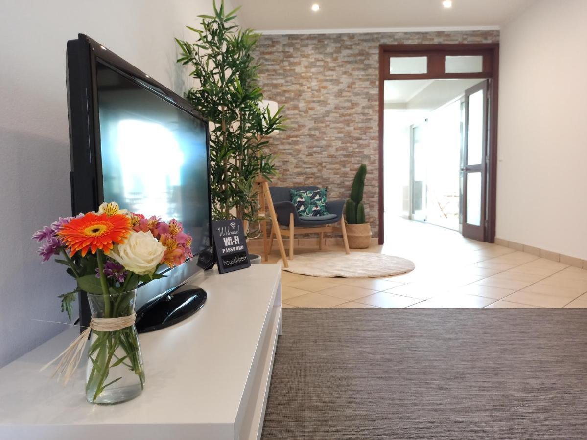 House Fifteen Horta  Luaran gambar