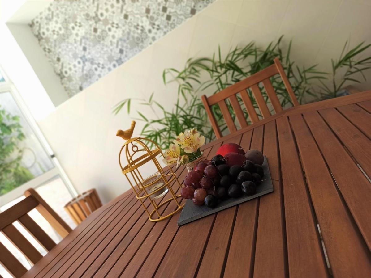 House Fifteen Horta  Luaran gambar