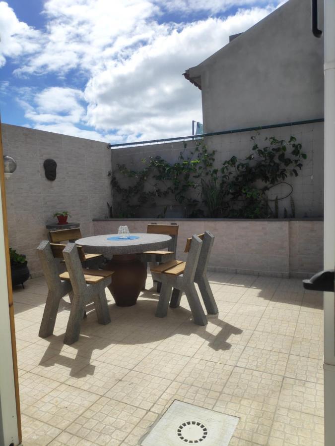 House Fifteen Horta  Luaran gambar