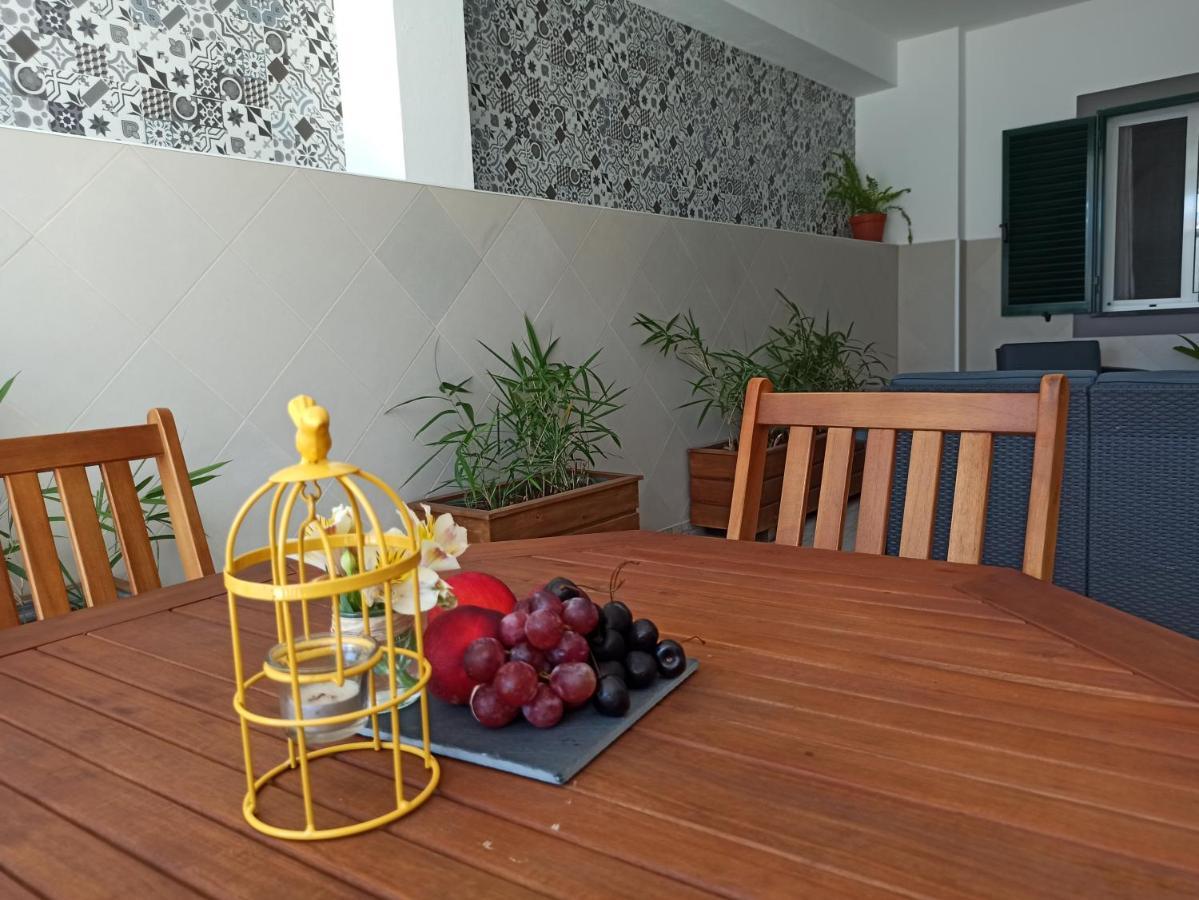 House Fifteen Horta  Luaran gambar
