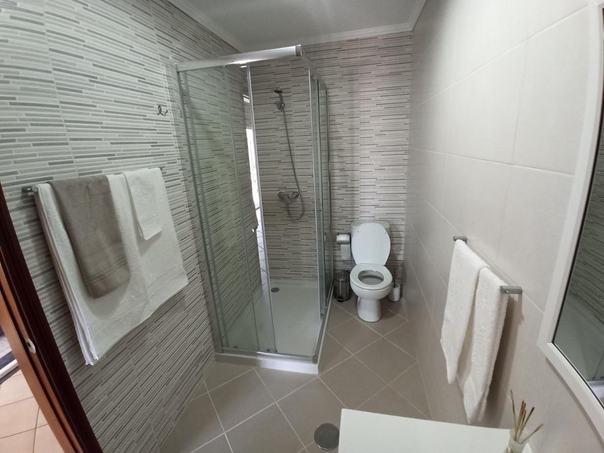 House Fifteen Horta  Luaran gambar
