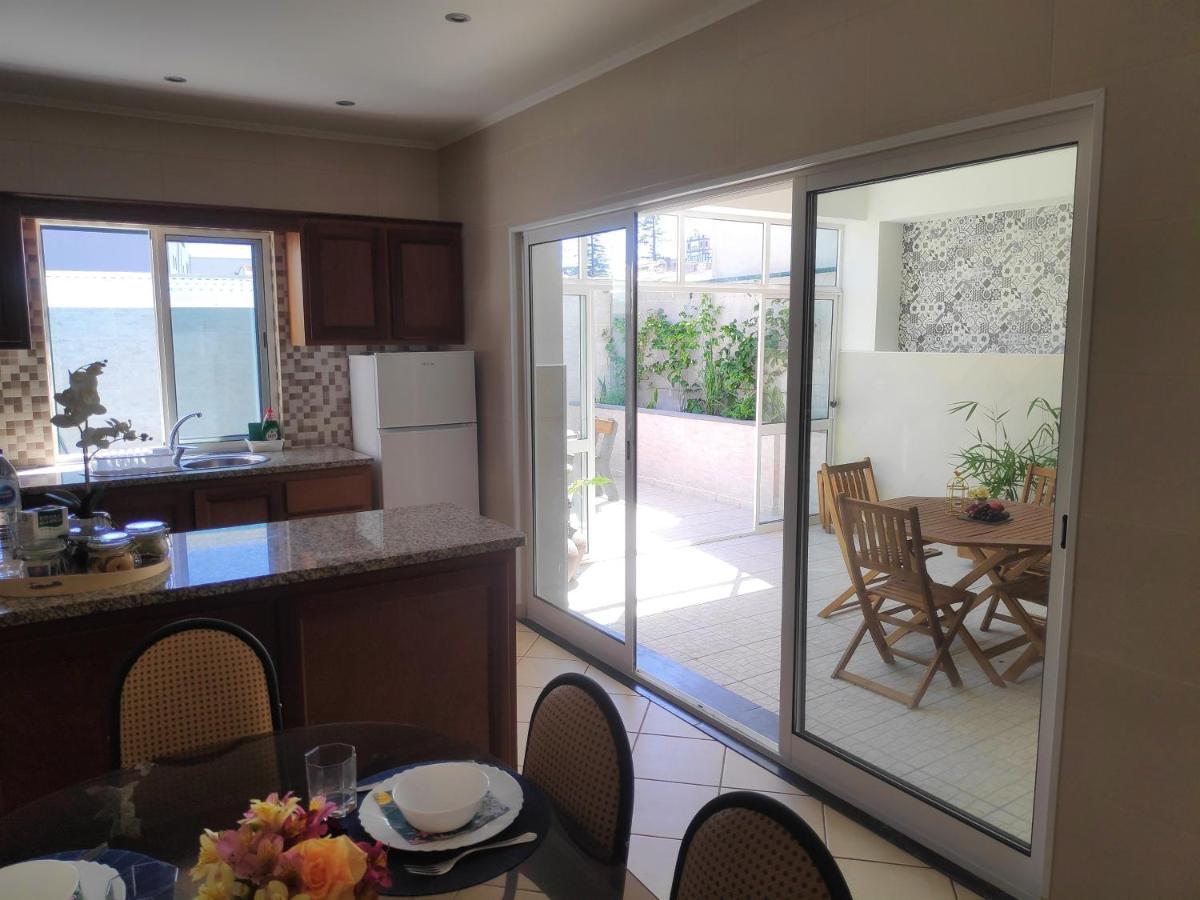 House Fifteen Horta  Luaran gambar