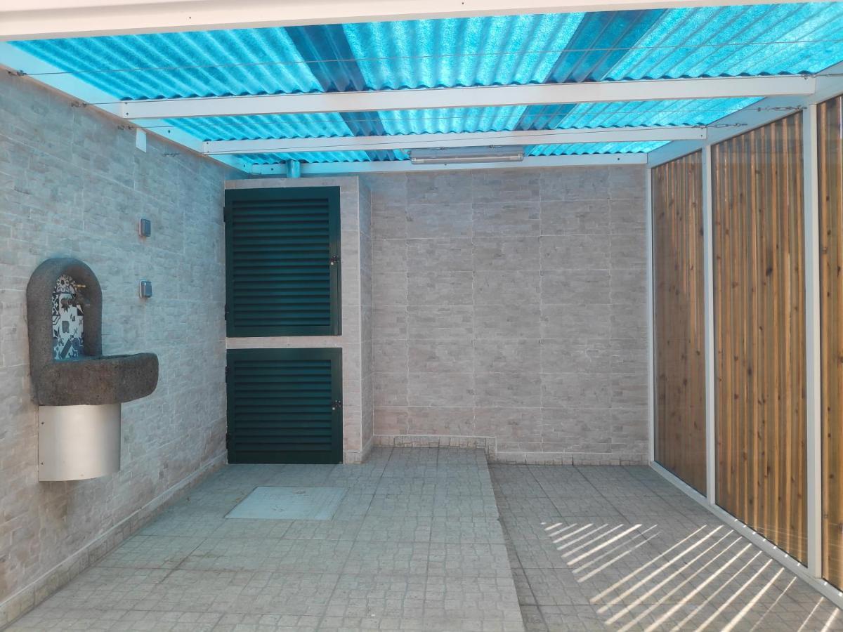House Fifteen Horta  Luaran gambar
