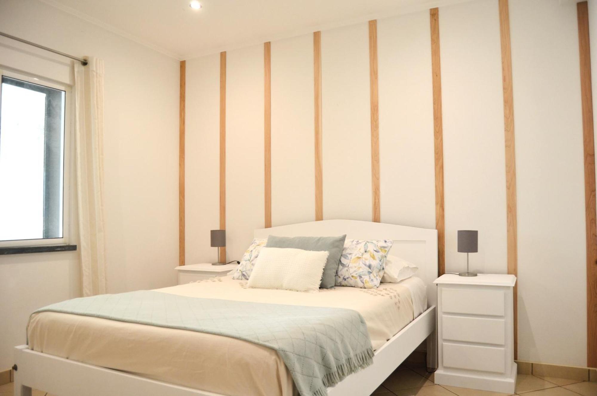 House Fifteen Horta  Luaran gambar