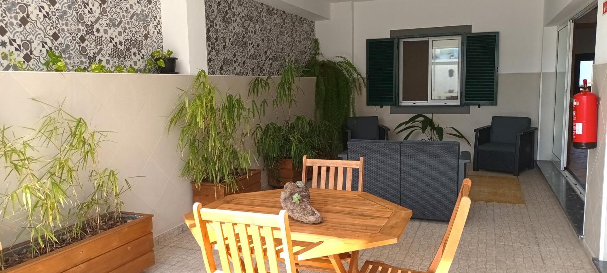 House Fifteen Horta  Luaran gambar